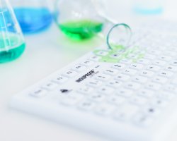 InduProof Smart Touch - Wasserdichte Voll-Silikontastatur im Vo